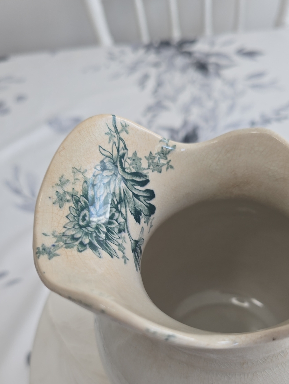 Vintage Buffalo Pottery Chrysanthemum Pitcher Vase Semi Vitreous - Picture 15 of 15